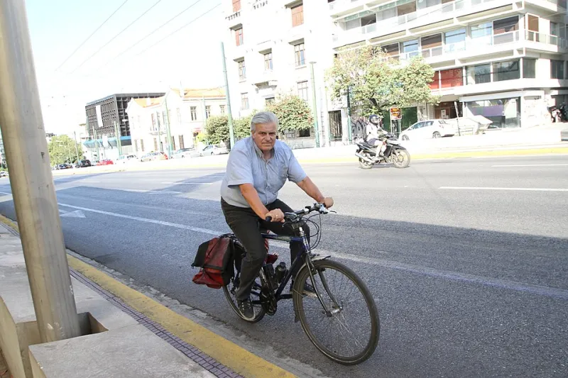 Πετάλια και Ψυχή: Πώς η Ποδηλασία Μεταμορφώνει την Καθημερινότητα στην Αθήνα
