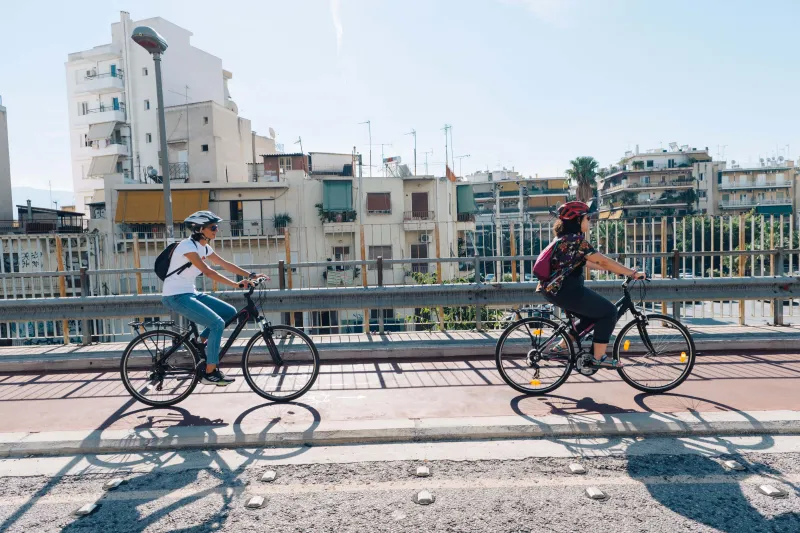 Ποδήλατο vs Αυτοκίνητο vs ΜΜΜ: Τι Συμφέρει Πραγματικά στην Αθήνα του 2024;